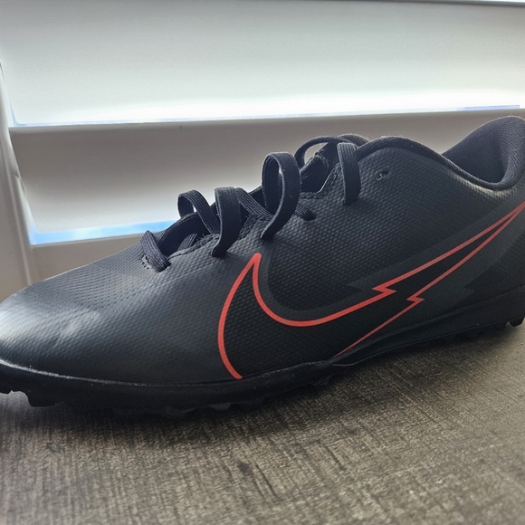 Nike Black Soccer Cleats NEW size 7. Boys Sports - Picture 2 of 11
